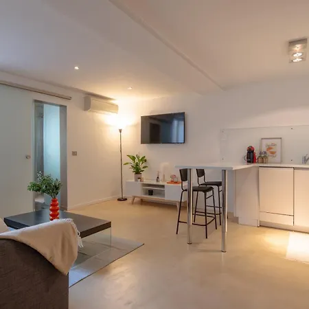 Quiet 1br With Ac Near Opera&champs-élysées Parigi