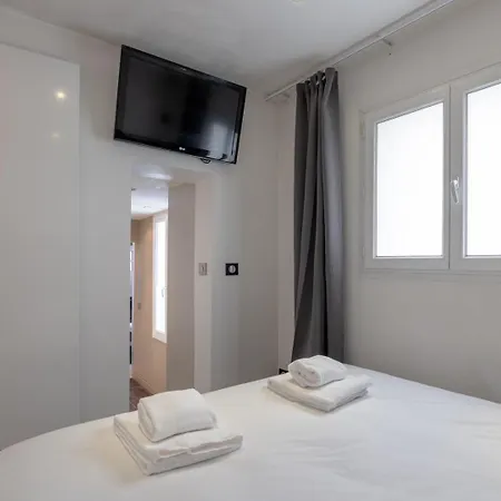 Quiet 1br With Ac Near Opera & Champs-elysees Apartment