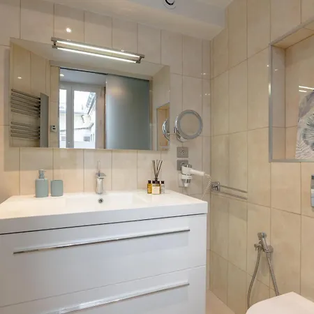 Quiet 1br With Ac Near Opera&champs-élysées Parigi